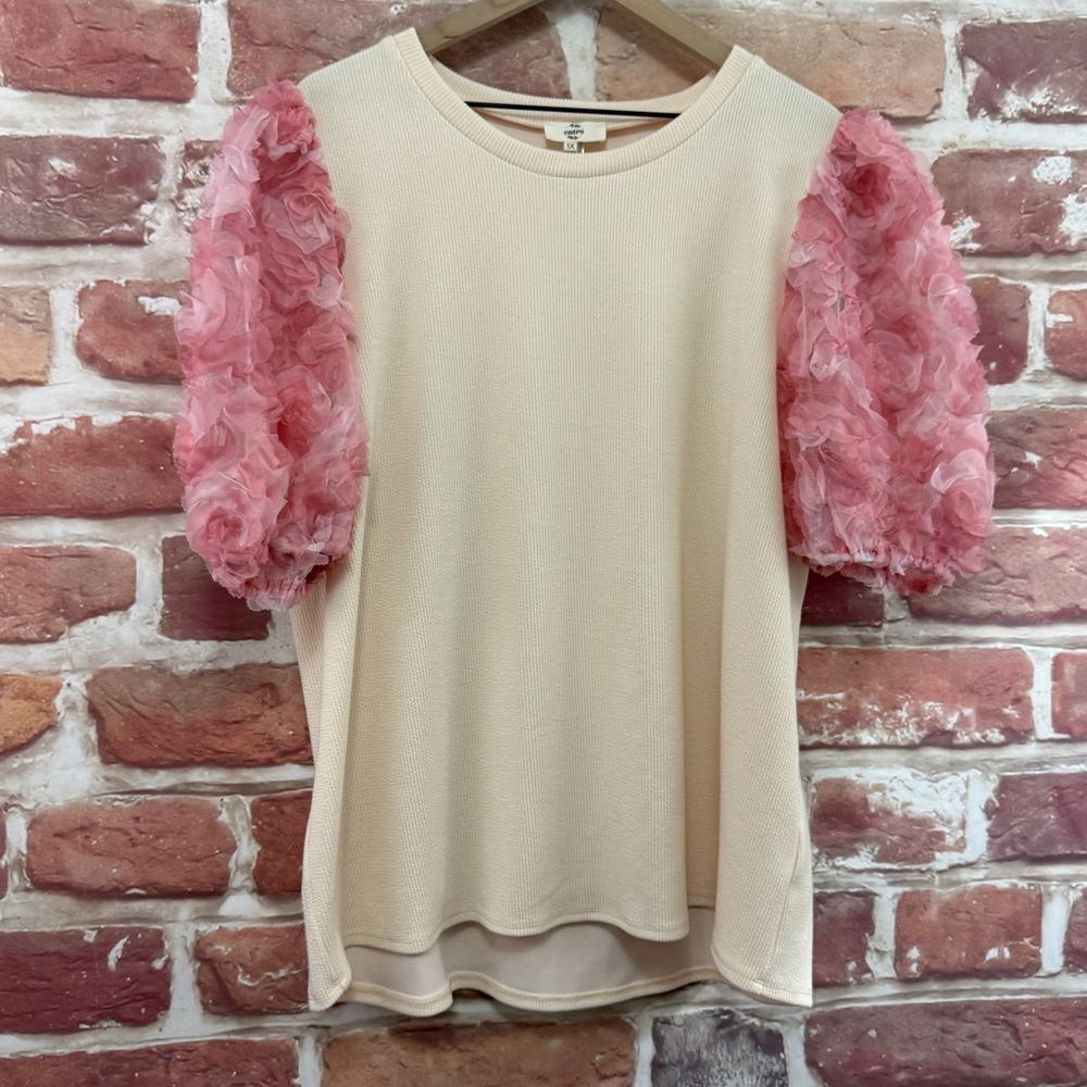 Entro Top Women's 1X Cream Pink Chic Floral Rosette Sleeve Casual Knit Shirt - Picture 2 of 9